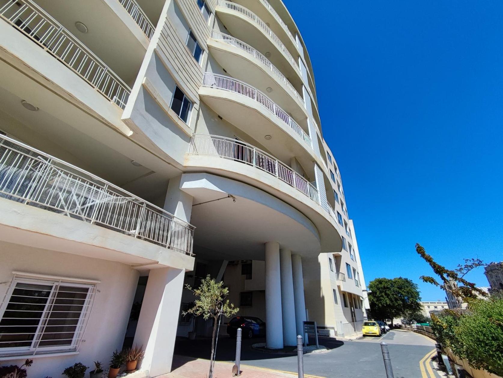 St Julians - Balluta 2 Bedroom Apartment Сент Джулианс Экстерьер фото