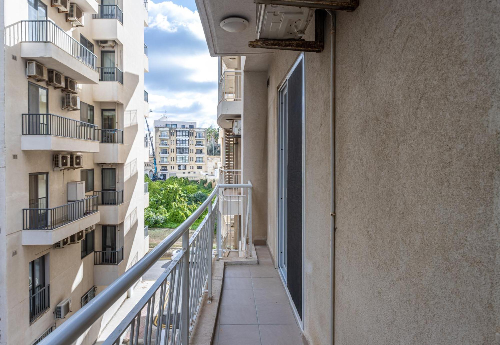 St Julians - Balluta 2 Bedroom Apartment Сент Джулианс Экстерьер фото